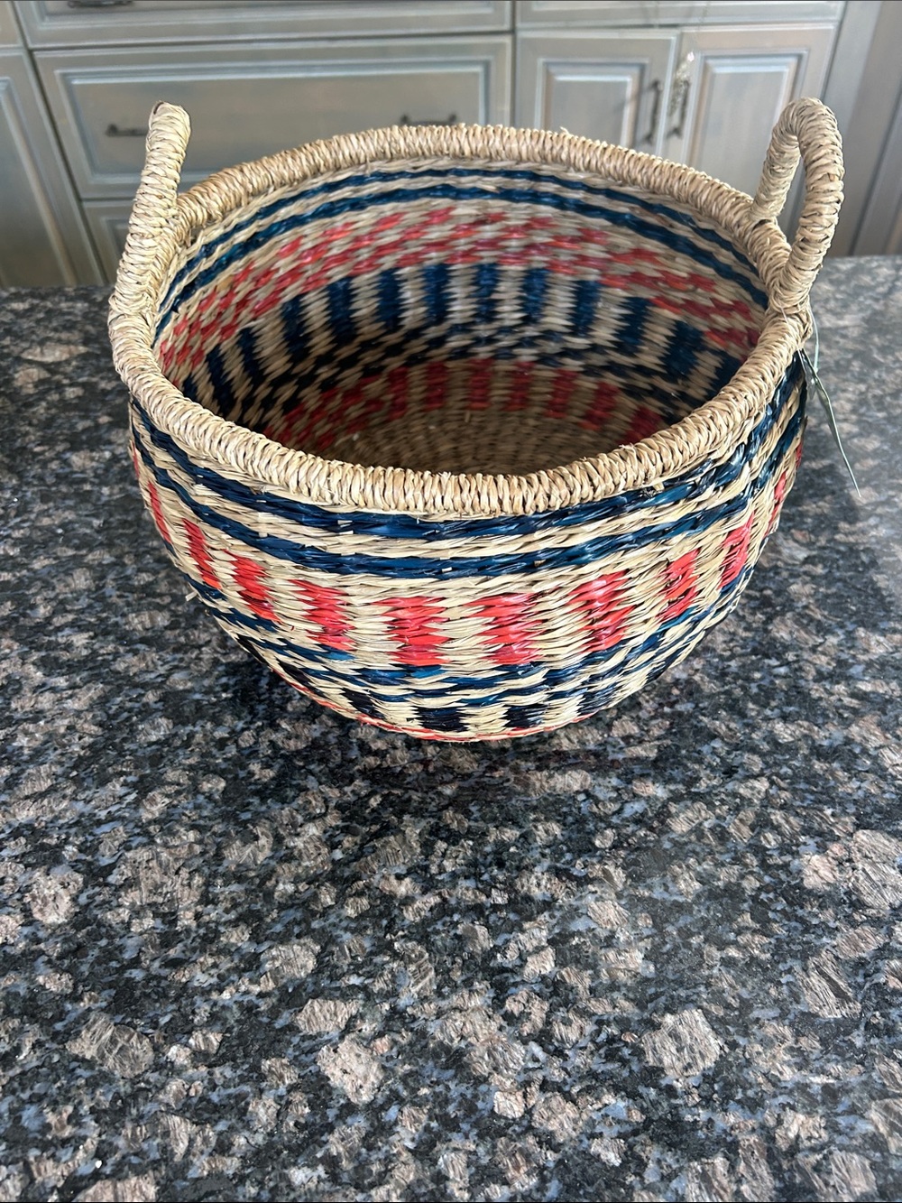 ASHLAND HANDWOVEN MULTICOLOR ROUND SEAGRASS BASKET NWT